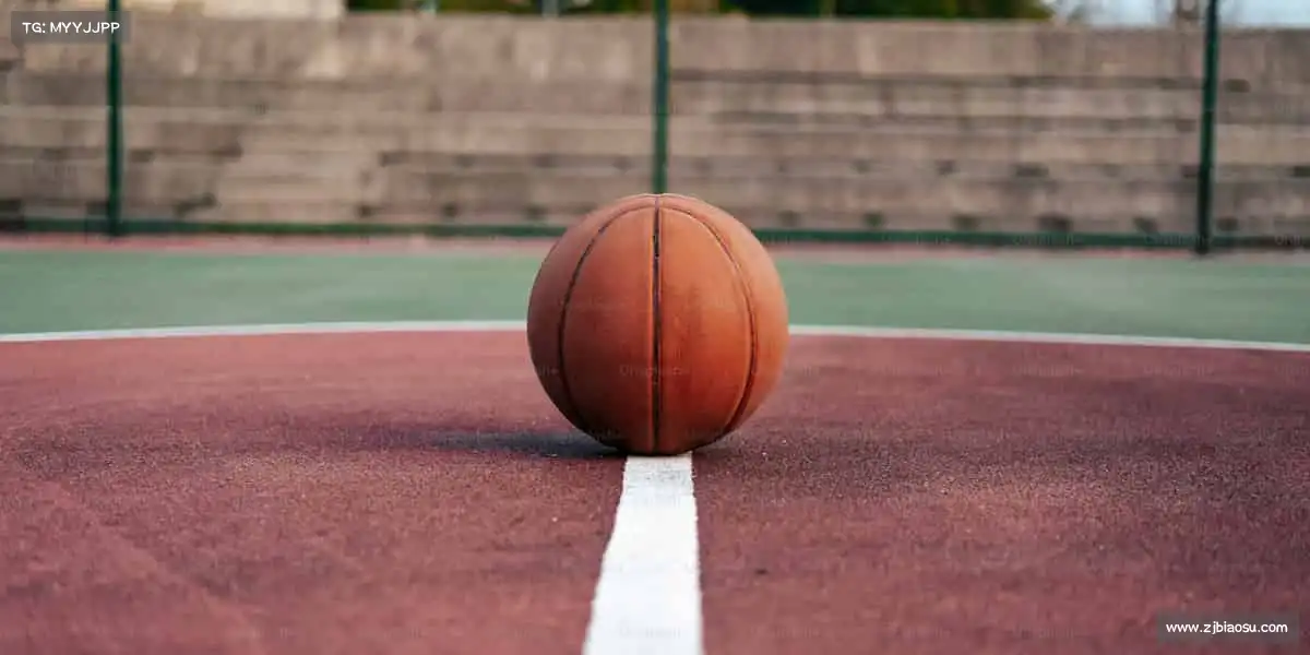 milan米兰🏊‍♀️在浪潮中破浪，于泳池里绽放自由的力量！